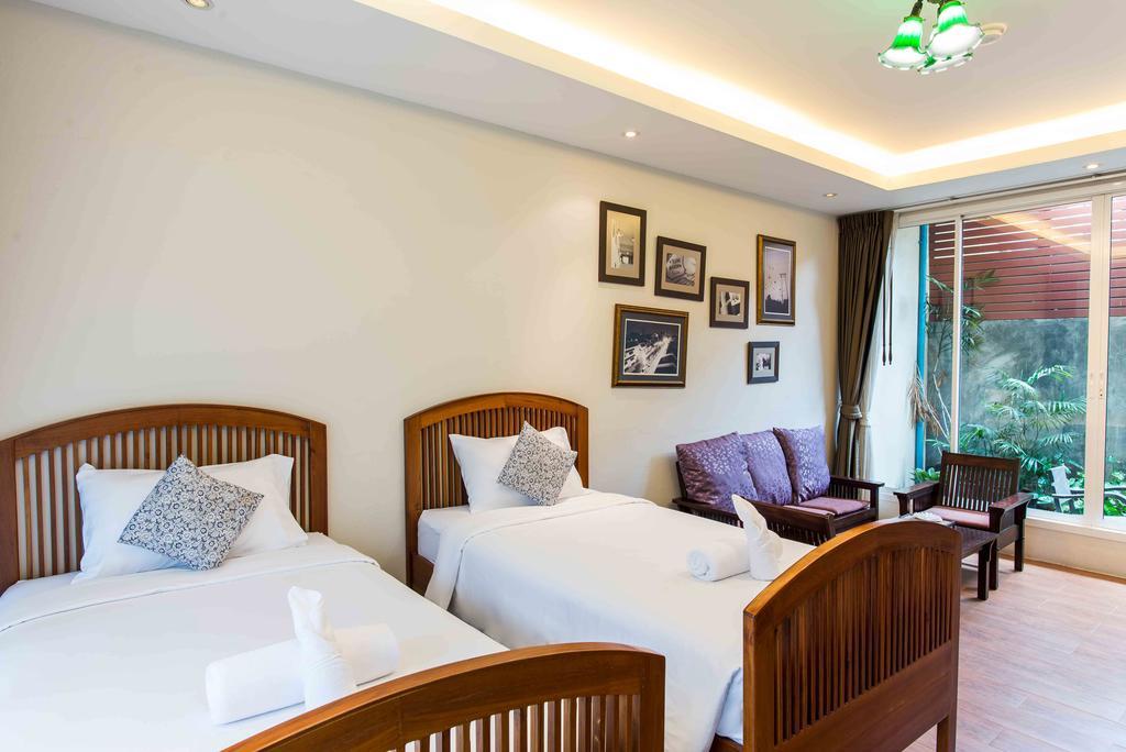 Feung Nakorn Balcony Rooms And Cafe Bangkok Bilik gambar